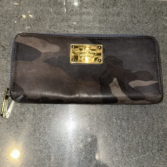 RARE Michael Kors Blue Camo Distressed Camouflage Leather Bag + FREE Makeup Bag - Picture 14 of 14